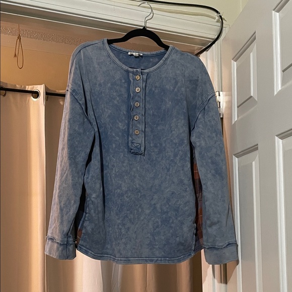Sage + Fig Tops - Women's Blue Button-Up Blouse